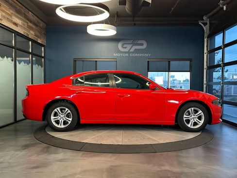 Used 2022 Dodge Charger SXT w/ Leather Interior Group RWD image 2