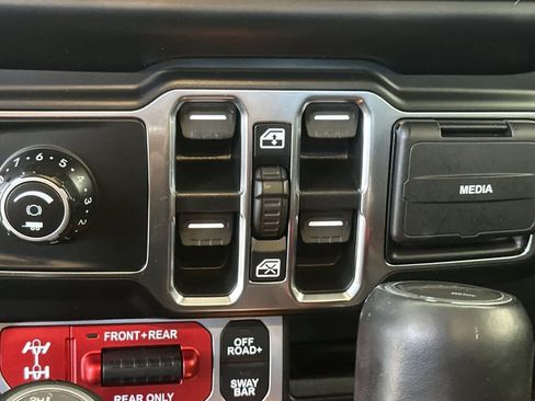 Used 2021 Jeep Gladiator Rubicon AWD/4WD image 13