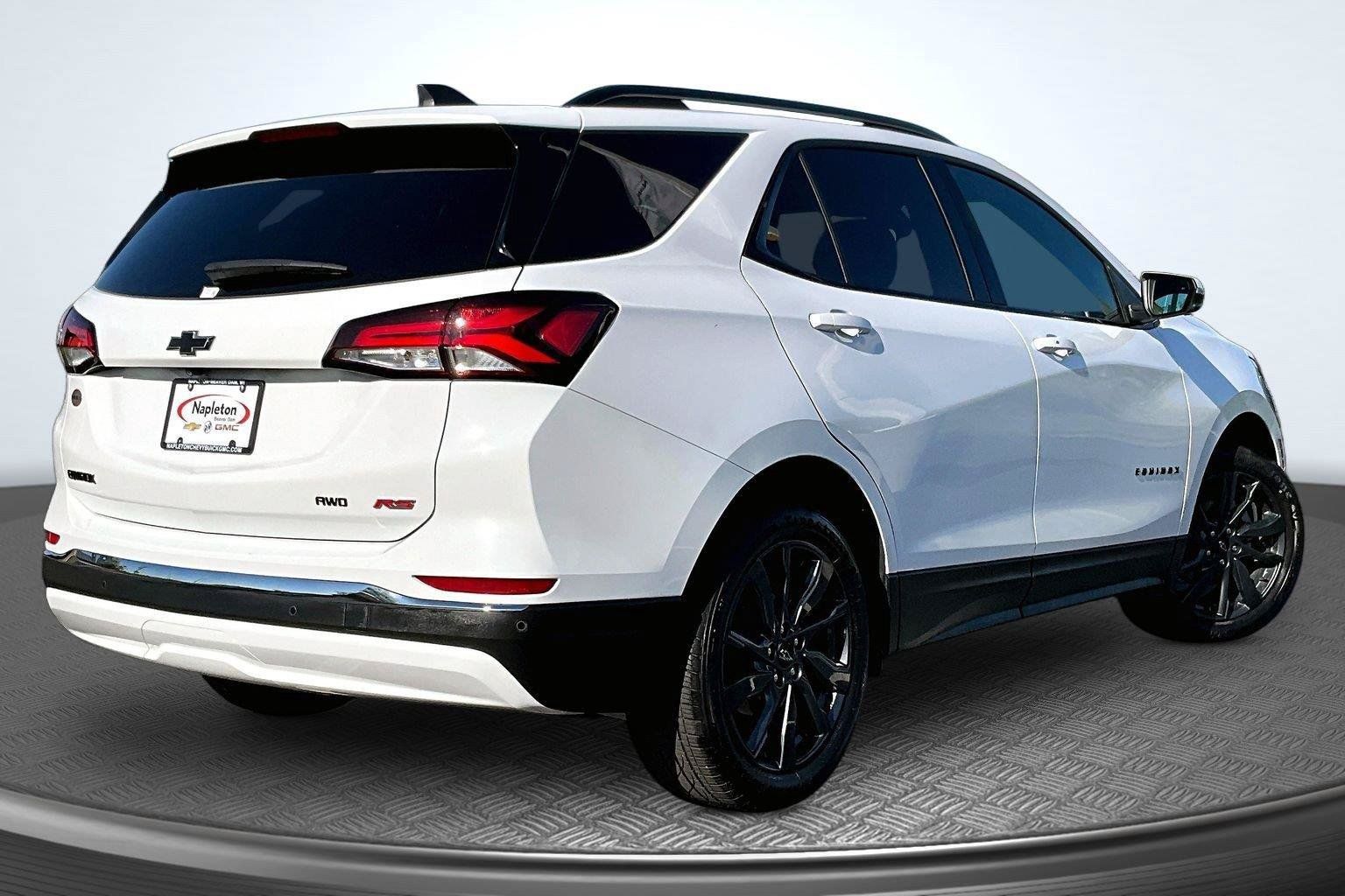 Used 2022 Chevrolet Equinox RS w/ RS Leather Package AWD/4WD image 2