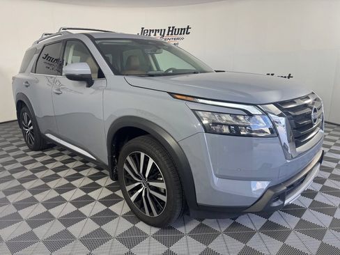 Used 2025 Nissan Pathfinder Platinum w/ Cargo Package FWD image 5