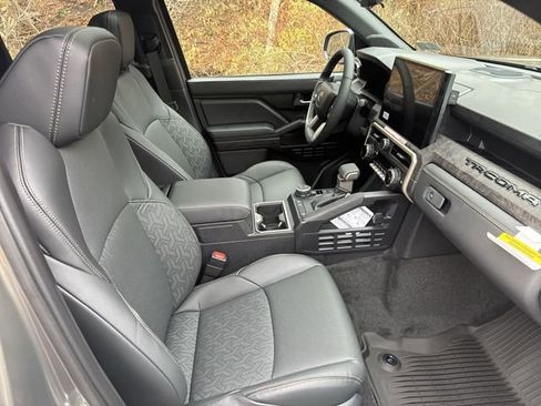 Used 2025 Toyota Tacoma 4x4 Double Cab image 25