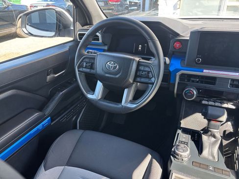 Used 2025 Toyota Tacoma TRD Off-Road image 30
