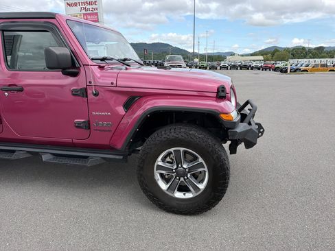 Used 2021 Jeep Wrangler Unlimited Sahara w/ Dual Top Group AWD/4WD image 4