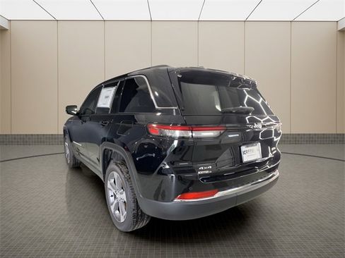 New 2025 Jeep Grand Cherokee Limited w/ Luxury Tech Group II image 3