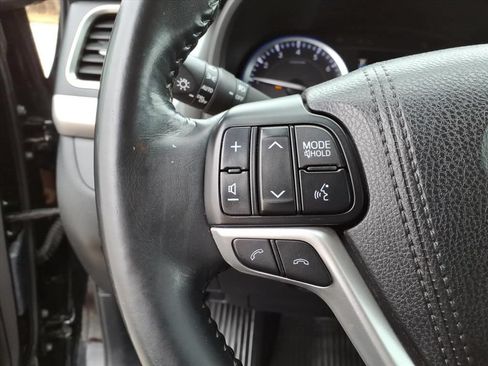 Used 2017 Toyota Highlander XLE AWD/4WD image 19