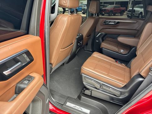 Used 2025 Chevrolet Tahoe High Country RWD image 17