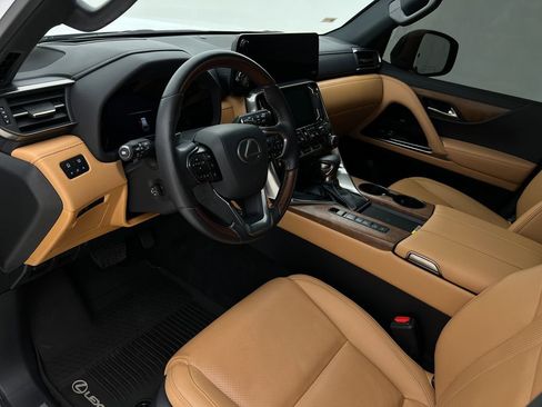 Used 2024 Lexus LX 600 4WD w/ Luxury Package image 15