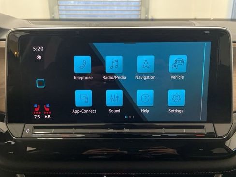 Certified 2025 Volkswagen Atlas SE image 17