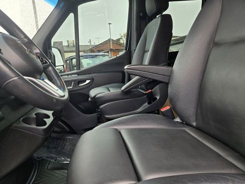 Used 2020 Mercedes-Benz Sprinter 2500 image 18
