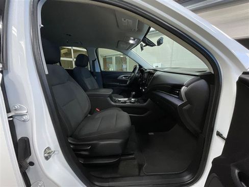 Used 2018 Chevrolet Traverse LS AWD/4WD image 28