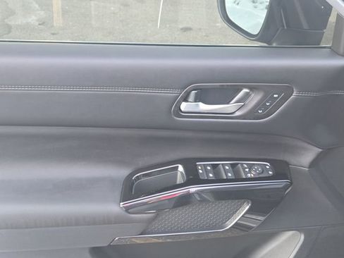 New 2026 Nissan Pathfinder Platinum image 13