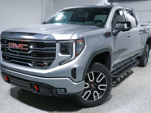 Used 2024 GMC Sierra 1500 AT4 w/ Technology Package AWD/4WD image 34