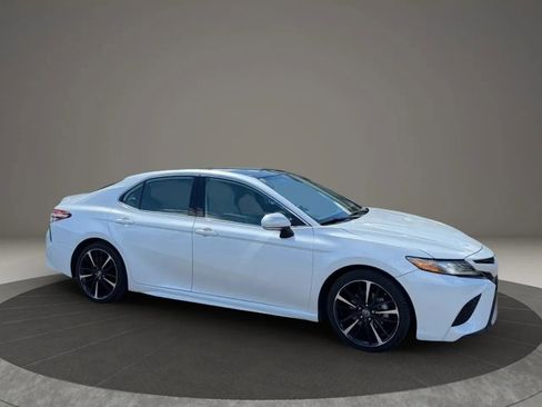 Used 2019 Toyota Camry XSE FWD image 2