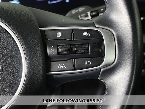 Used 2024 Kia Sportage EX image 4