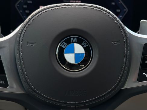 Used 2025 BMW X7 M60i w/ Climate Comfort Package AWD/4WD image 37