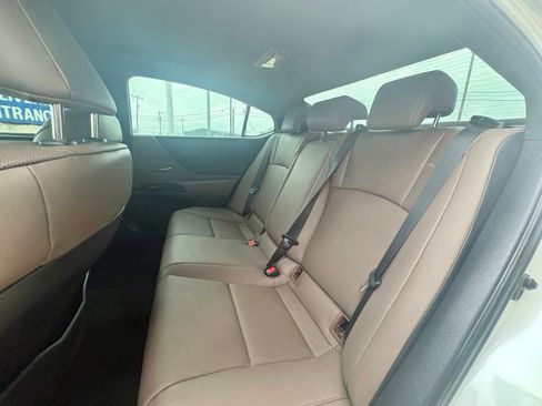 Used 2023 Lexus ES 350 w/ Premium Package FWD image 12