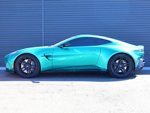 Used 2025 Aston Martin V8 Vantage Coupe RWD image 8