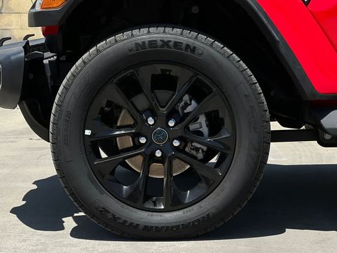 Used 2025 Jeep Wrangler Unlimited Sahara AWD/4WD image 12