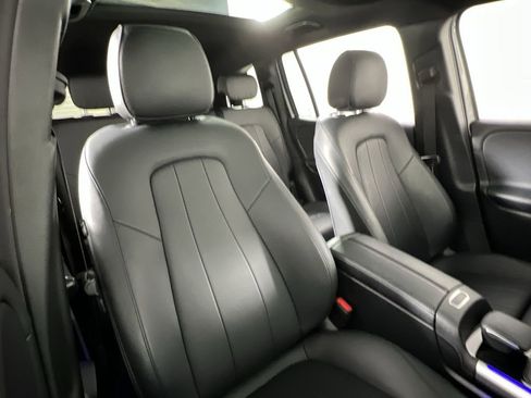 Used 2021 Mercedes-Benz GLB 250 image 24