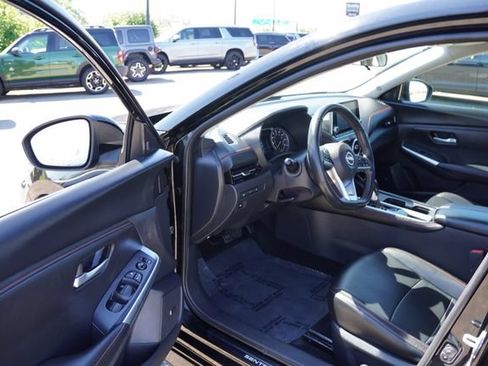 Used 2025 Nissan Sentra SR w/ SR Premium Package FWD image 14