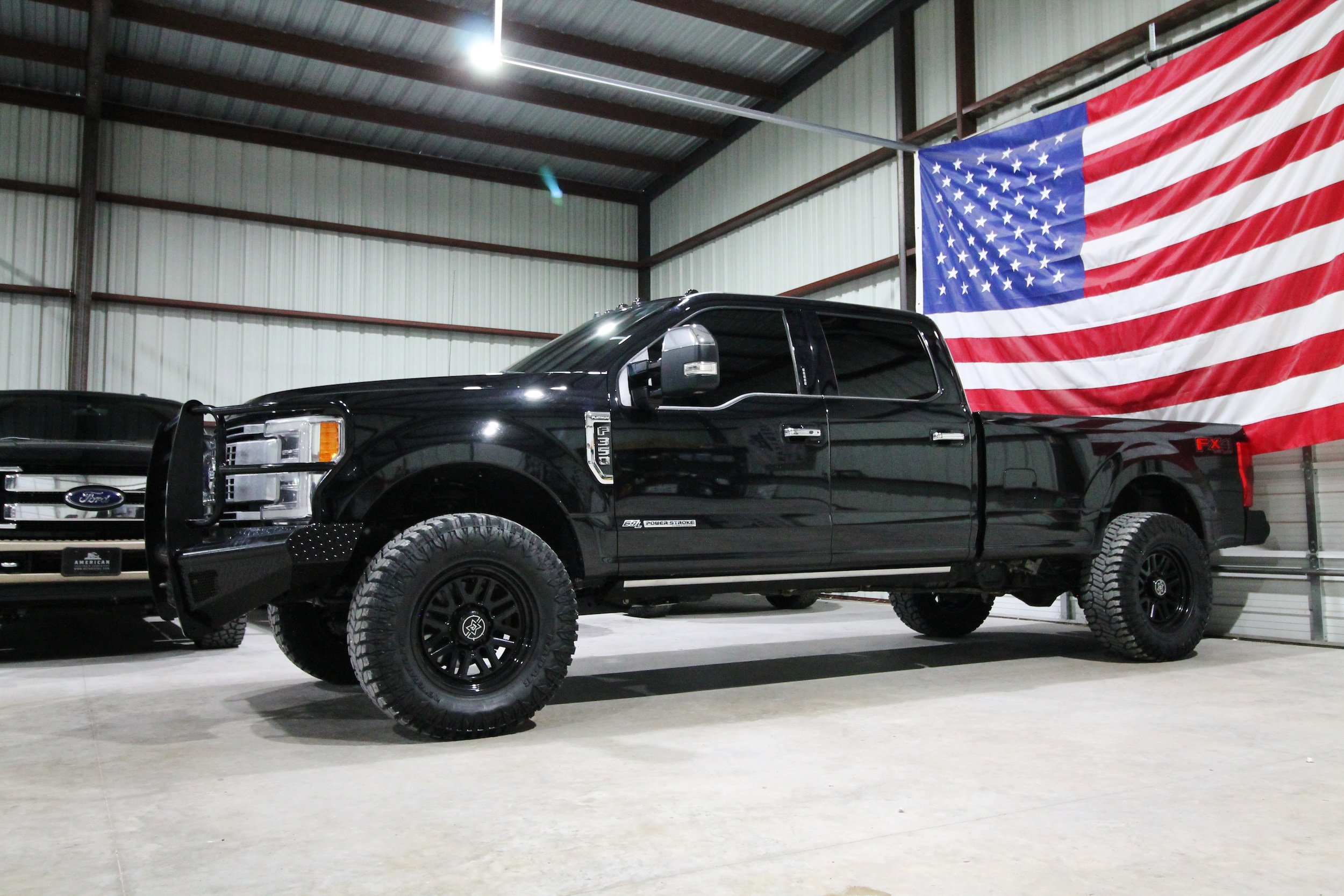 Used 2019 Ford F350 Platinum w/ Platinum Ultimate Package AWD/4WD image 4