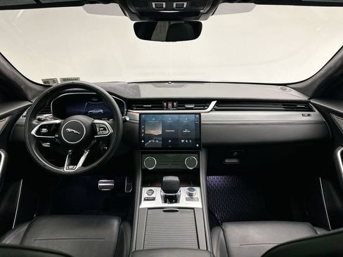 Used 2023 Jaguar F-PACE SVR image 8