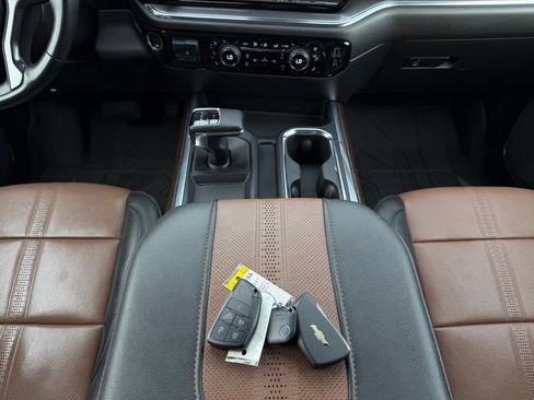 Used 2023 Chevrolet Silverado 1500 High Country w/ Technology Package AWD/4WD image 21