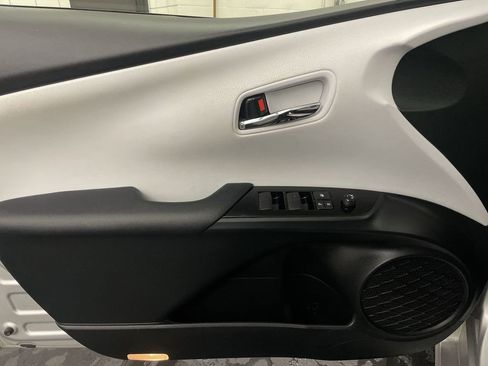 Used 2022 Toyota Prius XLE image 15