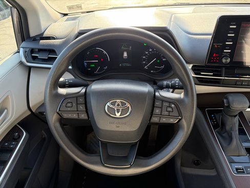 Used 2023 Toyota Sienna LE image 23