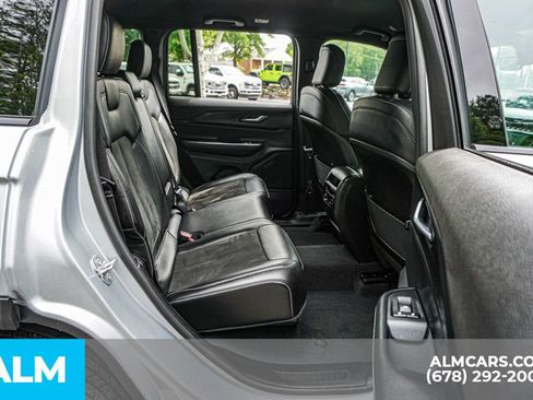 Used 2025 Jeep Grand Cherokee Altitude AWD/4WD image 21