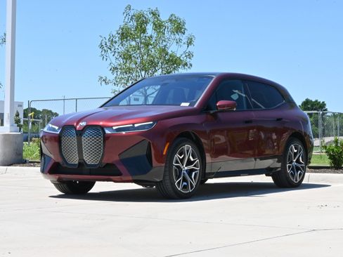 Certified 2025 BMW iX xDrive50 AWD/4WD image 5