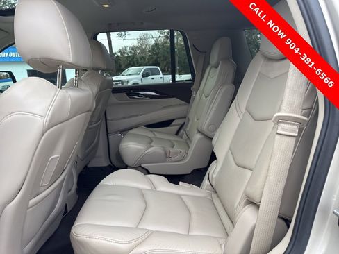 Used 2017 Cadillac Escalade Luxury image 18
