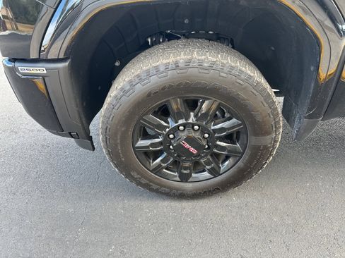 Used 2025 GMC Sierra 2500 AT4 w/ Technology Package image 10