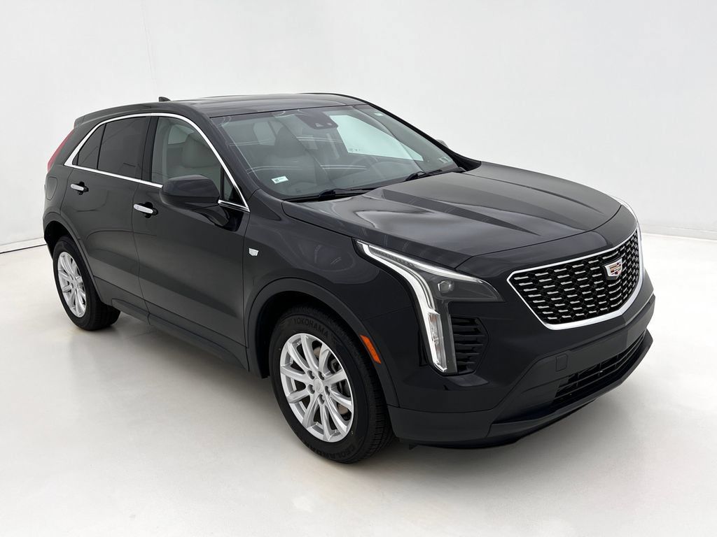 Used 2021 Cadillac XT4 Luxury w/ Cold Weather Package AWD/4WD image 2