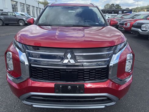 Used 2025 Mitsubishi Outlander AWD image 2