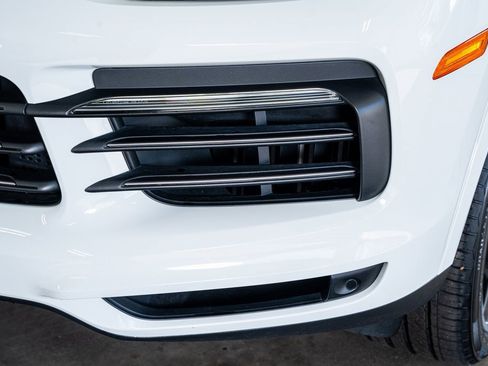 Used 2023 Porsche Cayenne Platinum Edition image 14