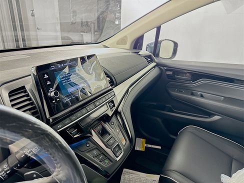 Used 2025 Honda Odyssey Touring image 5