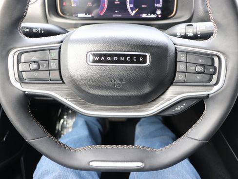 Used 2024 Jeep Wagoneer Series III image 35