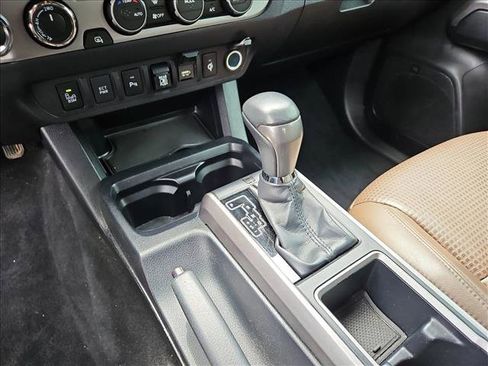 Used 2020 Toyota Tacoma Limited AWD/4WD image 11