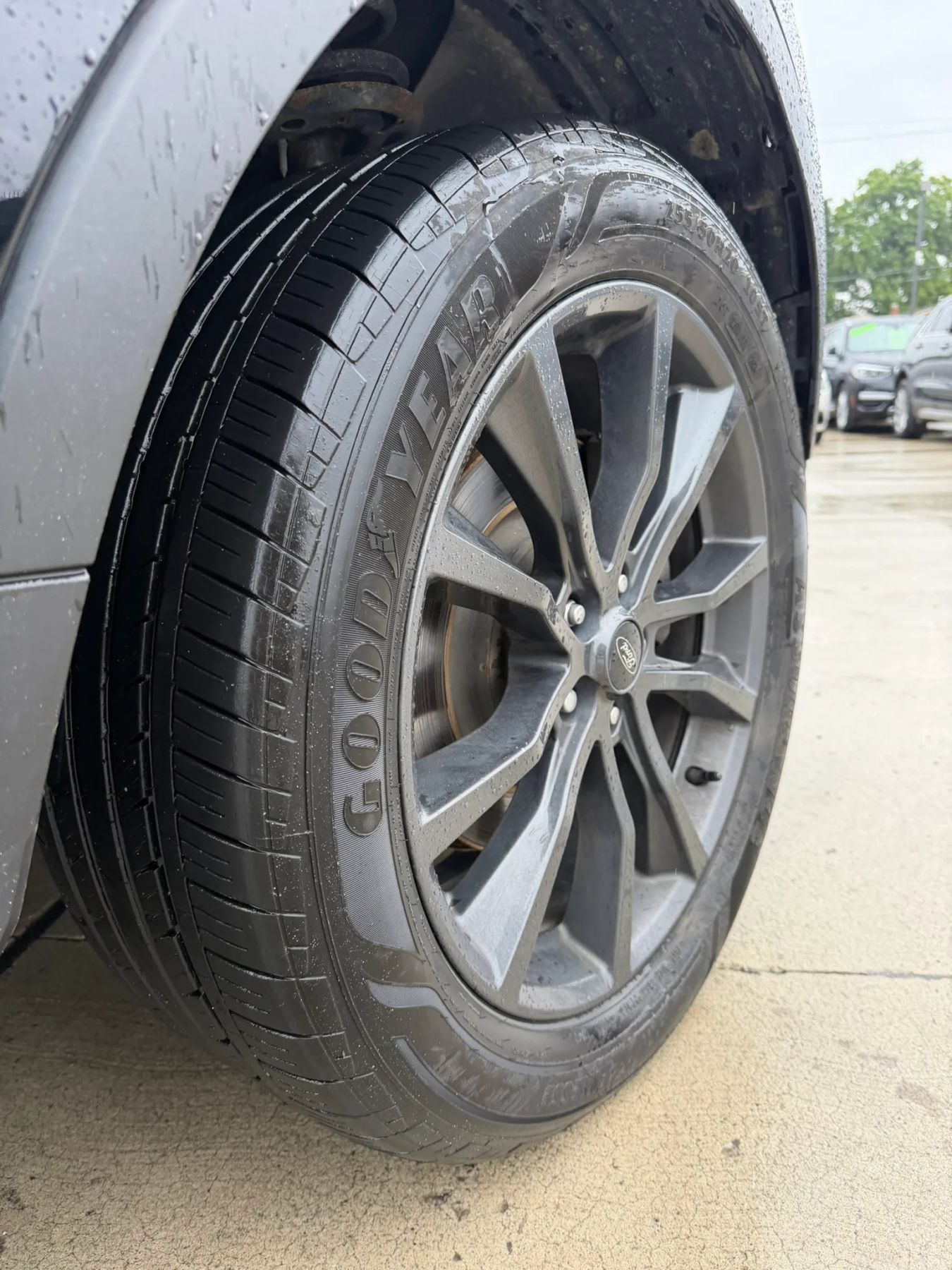 Used 2018 Ford Explorer XLT w/ Equipment Group 202A AWD/4WD image 9