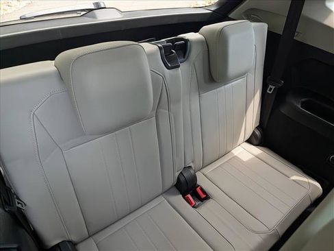 Used 2022 Volkswagen Tiguan SE w/ Panoramic Sunroof Package FWD image 16