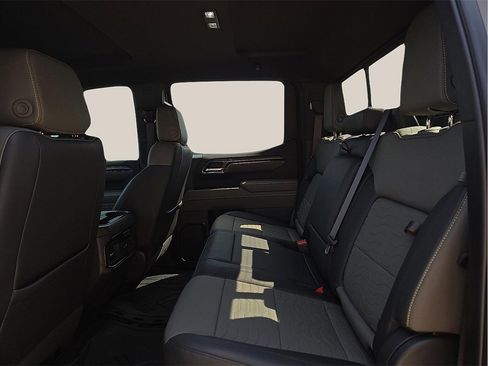 Used 2025 Chevrolet Silverado 1500 ZR2 w/ Technology Package image 9