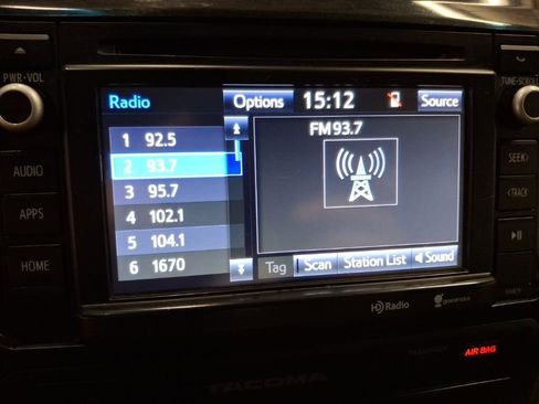 Used 2015 Toyota Tacoma 2WD Access Cab w/ SR5 Package image 19