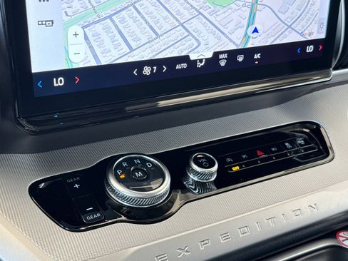 Used 2025 Ford Expedition Max Active RWD image 28