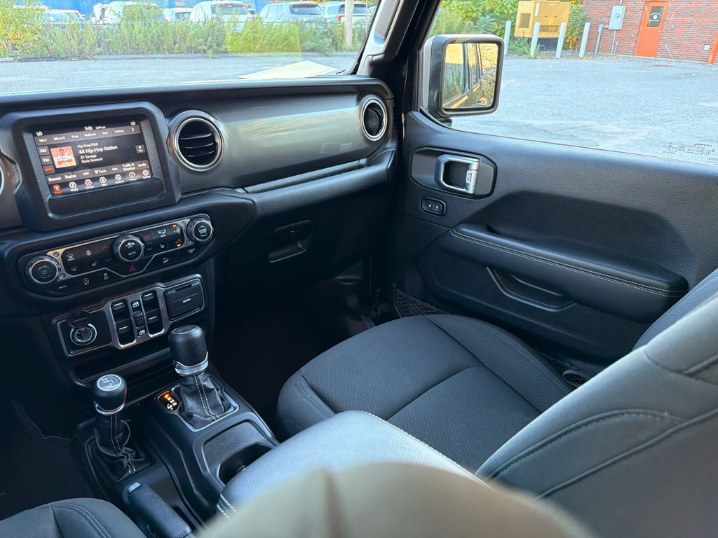 Used 2021 Jeep Wrangler Unlimited Sahara w/ Cold Weather Group AWD/4WD image 25