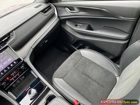 Certified 2025 Jeep Grand Cherokee Altitude image 15