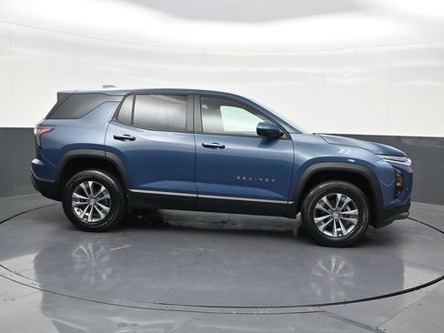 Used 2026 Chevrolet Equinox LT w/ Safety and Technology Package FWD image 6