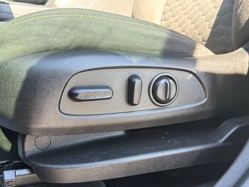 Used 2019 Chevrolet Equinox LT FWD image 20