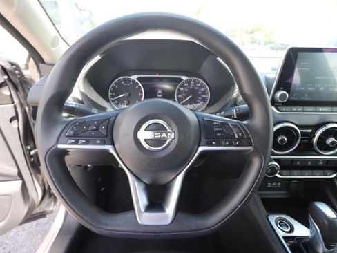 Used 2024 Nissan Sentra SV FWD image 17
