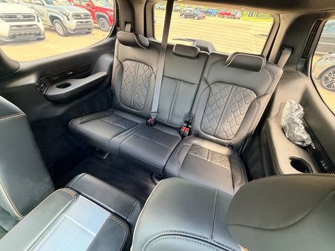 Used 2022 Jeep Grand Wagoneer Series III w/ Rear Seat Video Group 1 AWD/4WD image 32
